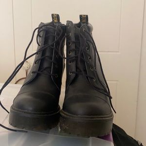 Dr. Martens Averil Boots
